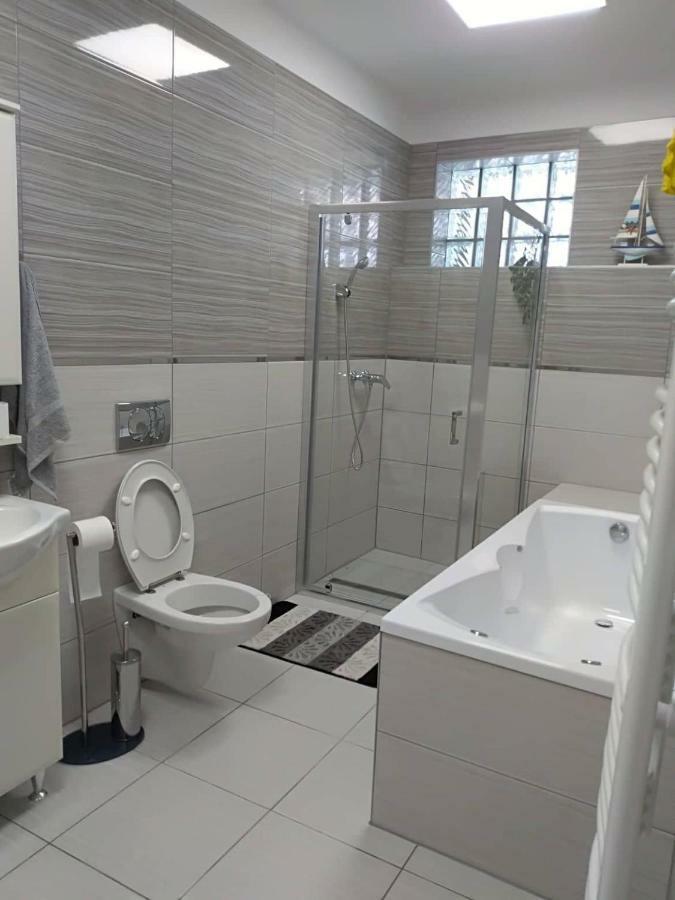 Alma Vendeghaz Hotel เวสเปรม ภายนอก รูปภาพ